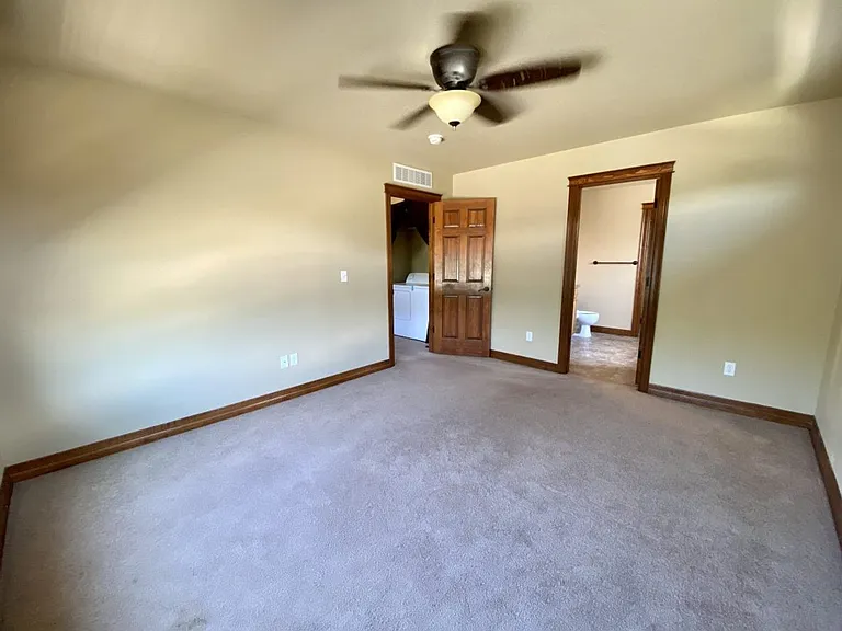 2209 Sunbury Ln — Photo 9