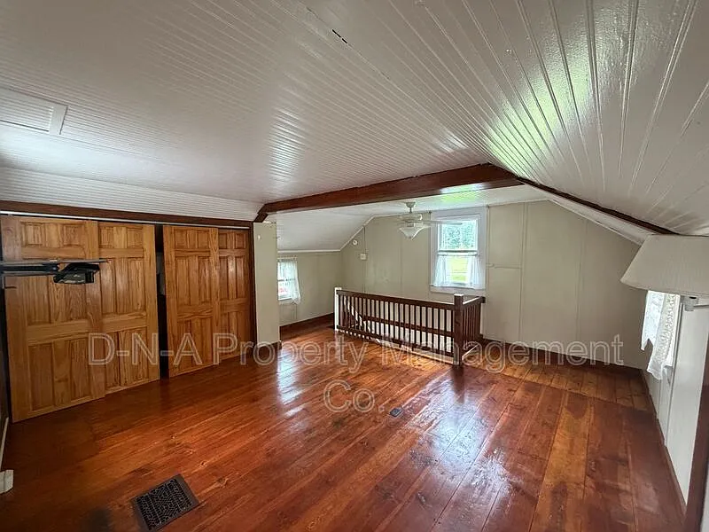 2 bed, 1.0 bath, $1,650 — Photo 3