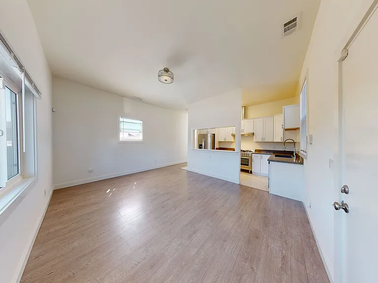 2323 Martin Luther King Jr Way — Photo 2