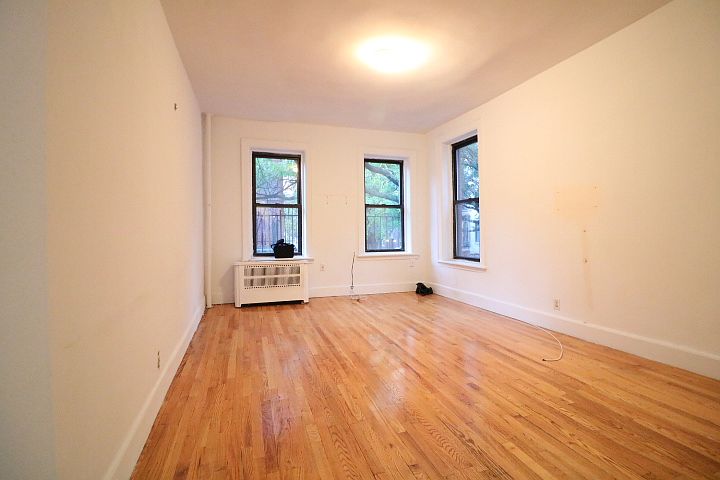 1st image of 465 W 51st St Front 1-C