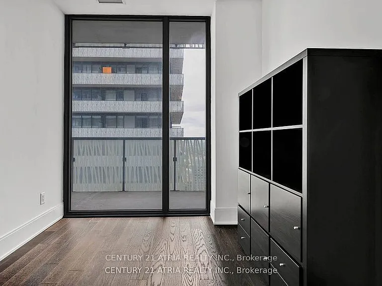 50 Charles St E #4906 — Photo 32