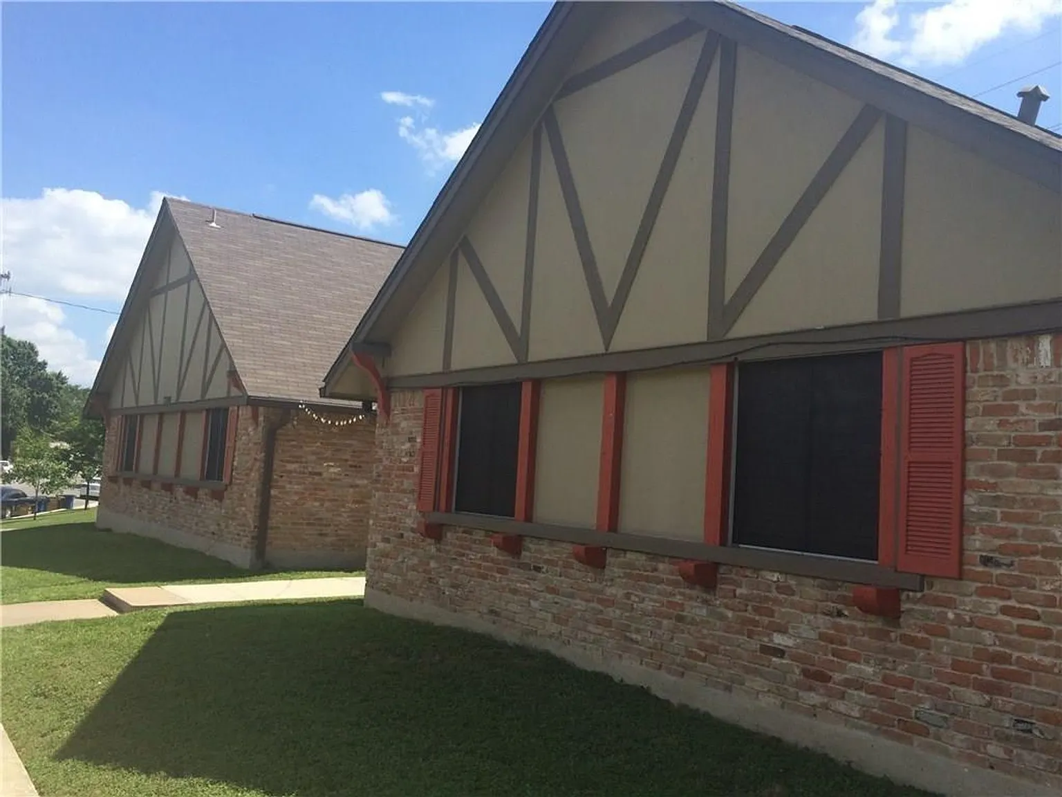 7208 Creekside Dr Unit C: Room to Live Large in Austin's Freeway Triangle — Photo 2