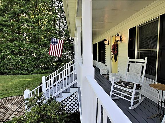 4th image of 506 Chapman St