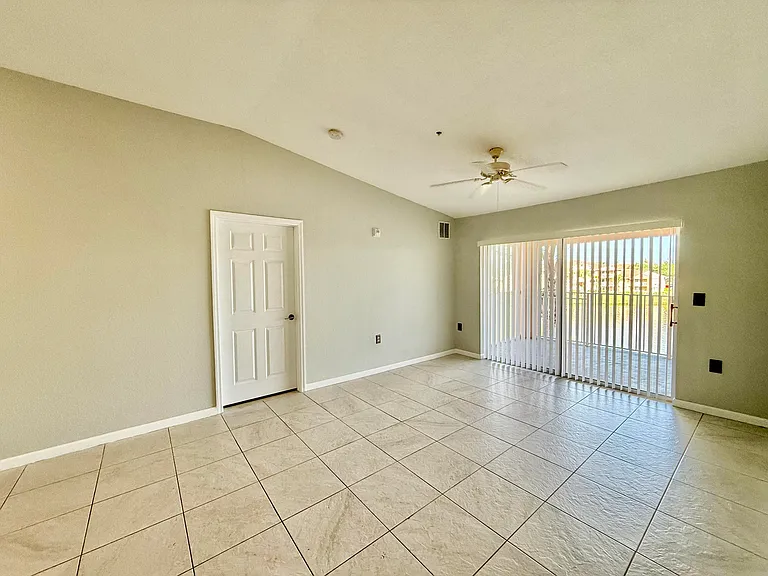271 SW Palm Dr #304 — Photo 22