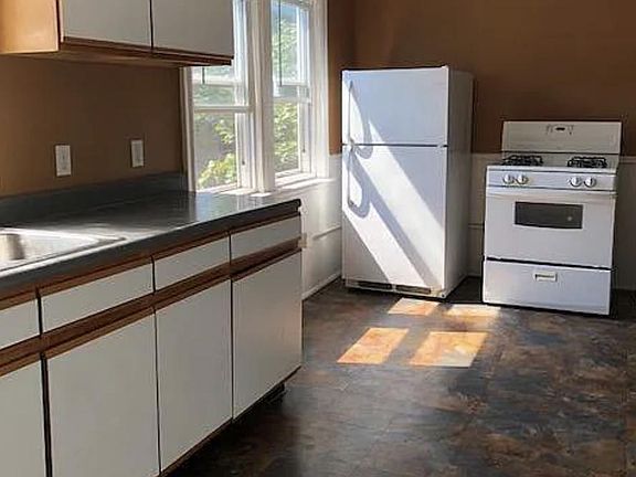 2nd image of 54 Mariner St #2
