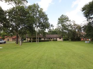 10 Kenny Ct, Alvin, TX 77511