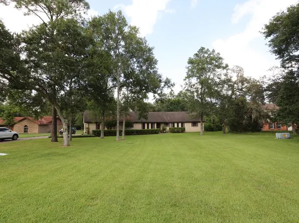 10 Kenny Ct, Alvin, TX 77511