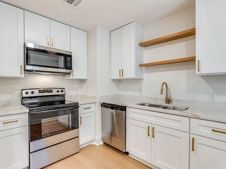 2701 Northview Pl — Photo 2