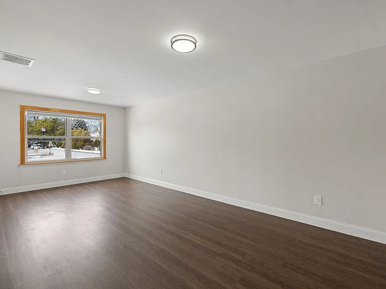 227 Franklin Ave #2 — Photo 17