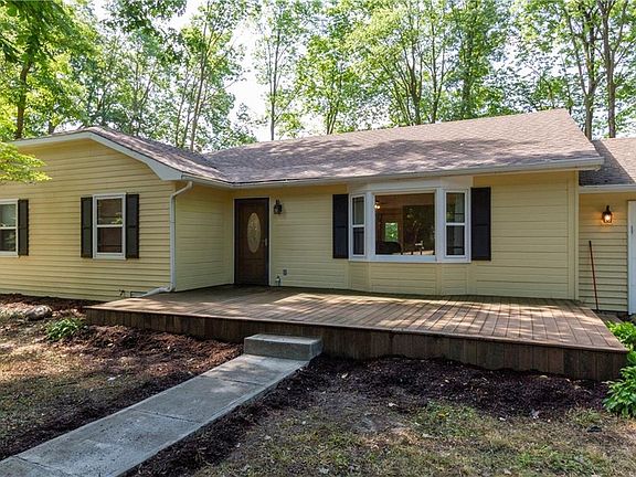 3rd image of 19405 Justin Morgan Dr