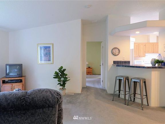 4th image of 4401 37th Ave SE Unit 81