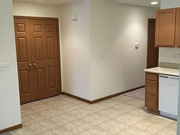 5th image of 2212 Shamrock Ln APT A