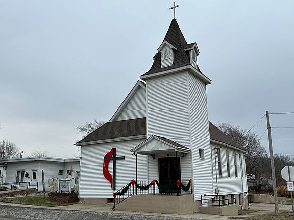 2nd image of 209 S Main St