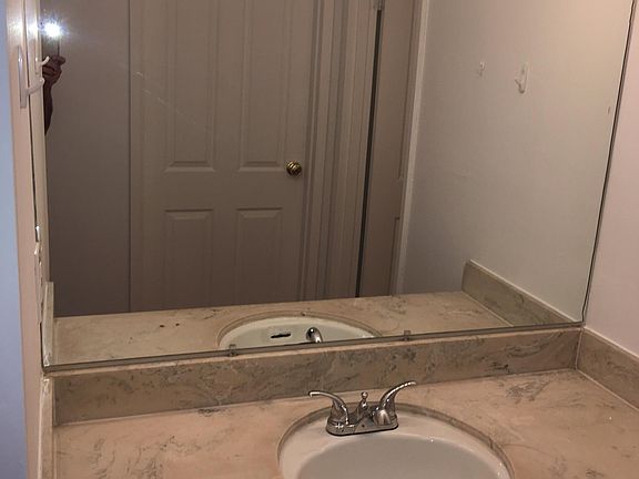 2nd image of 1969 Ascot Dr