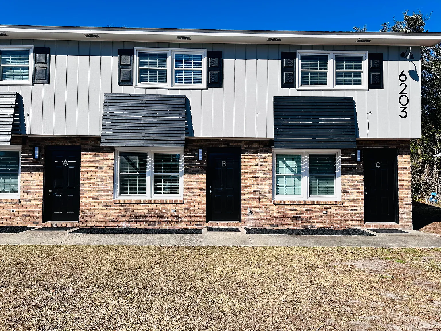 2 bed, 1.5 bath, 950 sqft, $1,425 — Photo 1