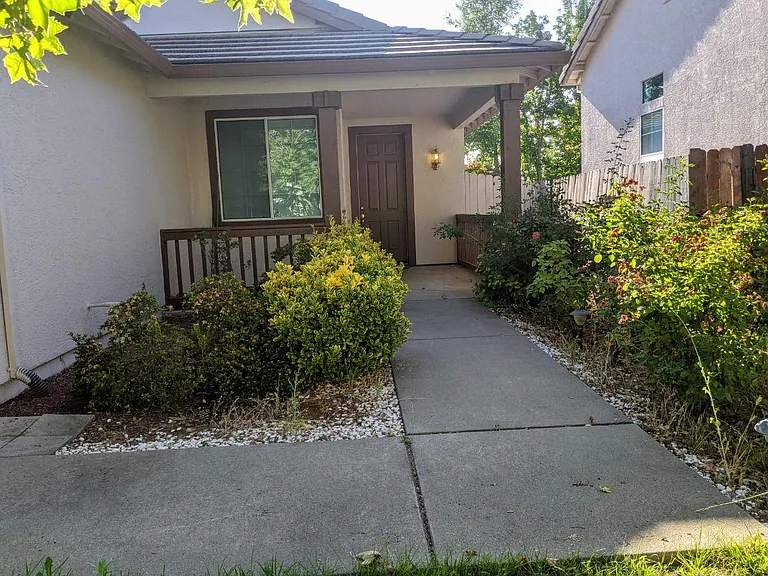 920 Rathbone Cir — Photo 3