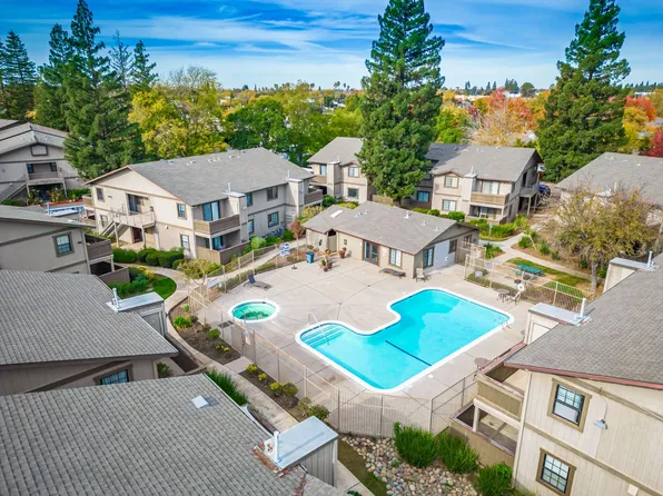 River Oaks Apartments