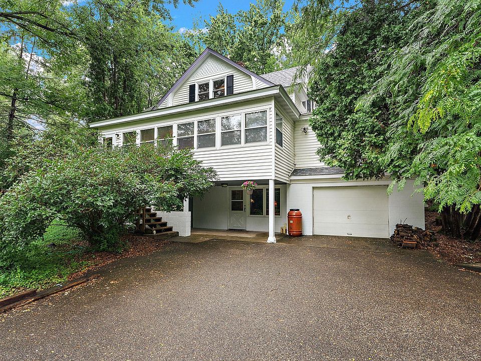 1st image of 981 Rosabell St