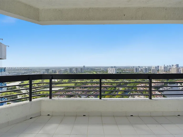 3500 Mystic Pointe Dr #Penthouse 5 — Photo 7
