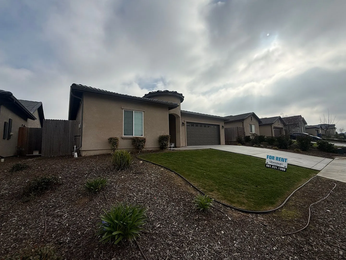 Modern 4-Bedroom Home in Northeast Bakersfield — Photo 2