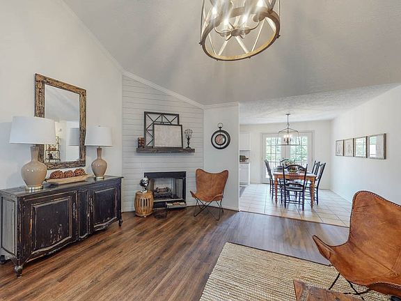 3rd image of 1169 Willow Springs Dr