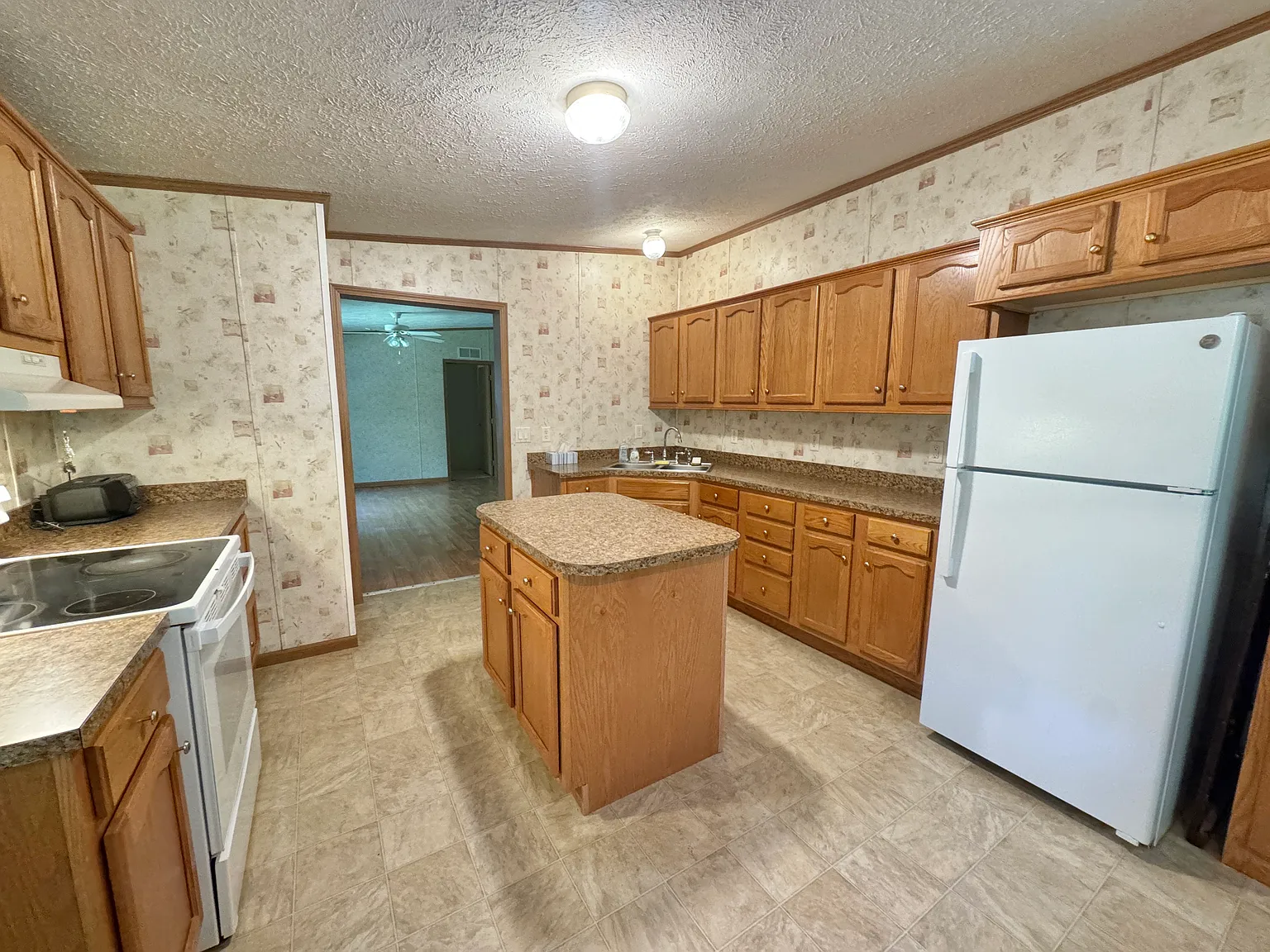 3 bed, 1200 sqft, $1,700 — Photo 4