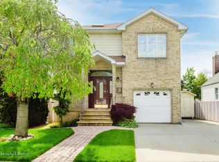 212 Ribbon St, Franklin Square, NY 11010