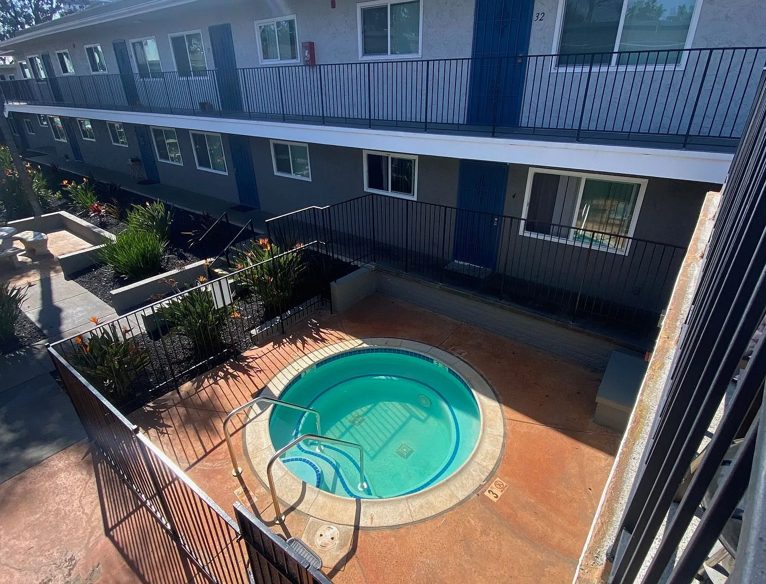 Vista Capri Apartments — Photo 4