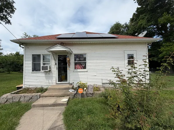 112 S Marion St, Sandoval, IL 62882