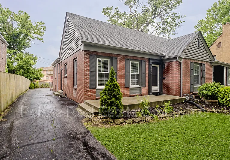 3346 Fall Creek Pkwy — Photo 2