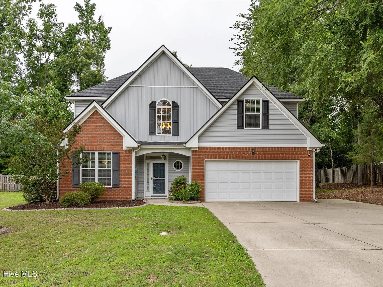 4 bed, 3.5 bath, 2824 sqft, $2,475 — Photo 1