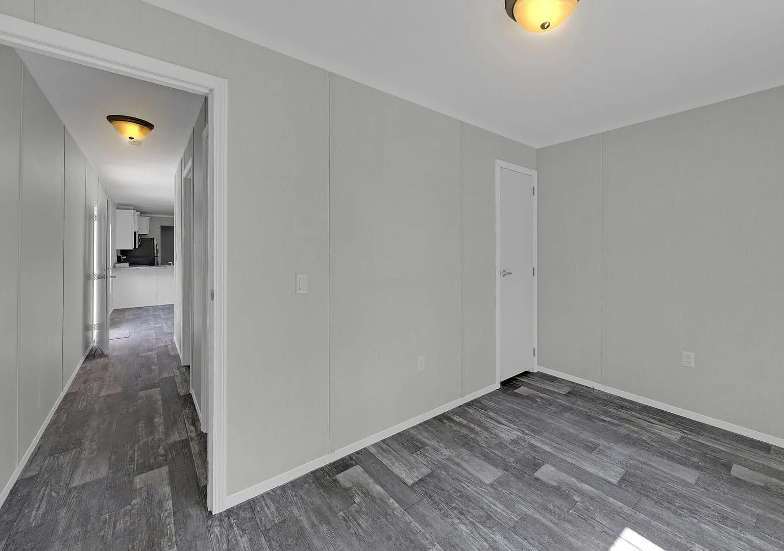 Luxury 3 Bedroom/ 2 Bath Mobile Home — Photo 2