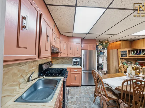 661 Euclid Avenue image 13 of 25