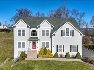 16 Tanyas Ct, Monroe, NY 10950