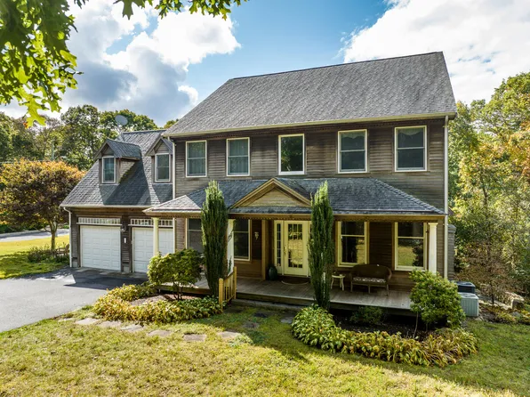 6 Falmouth Avenue, Cataumet, MA 02534