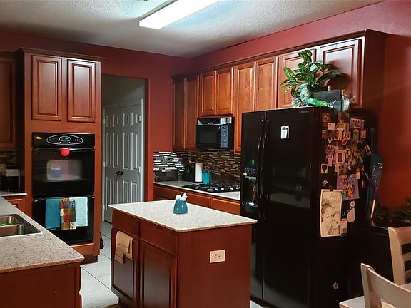 5th image of 8013 Leaning Oak Dr