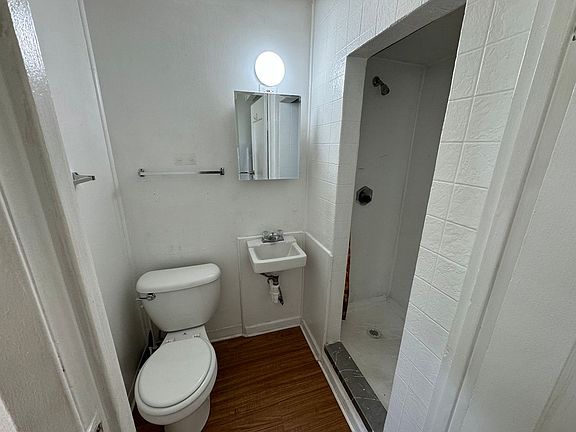 5th image of 1056 W Marina Dr APT 06