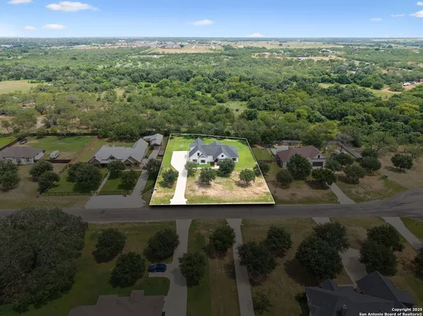 177 E Short Meadow Dr, Lytle, TX 78052