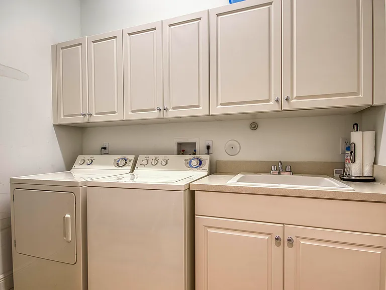 7049 Isla Vista Dr — Photo 41