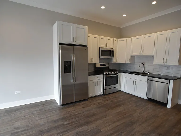 925 W Irving Park Rd #503 — Photo 2