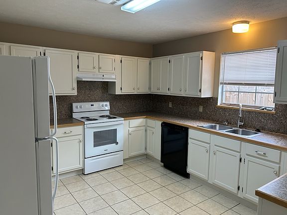 4th image of 3713 Newcastle Dr