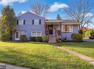 6 Mayfair Rd, Wyomissing, PA 19610