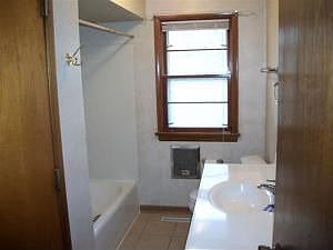 5th image of 140 Barwig Ave