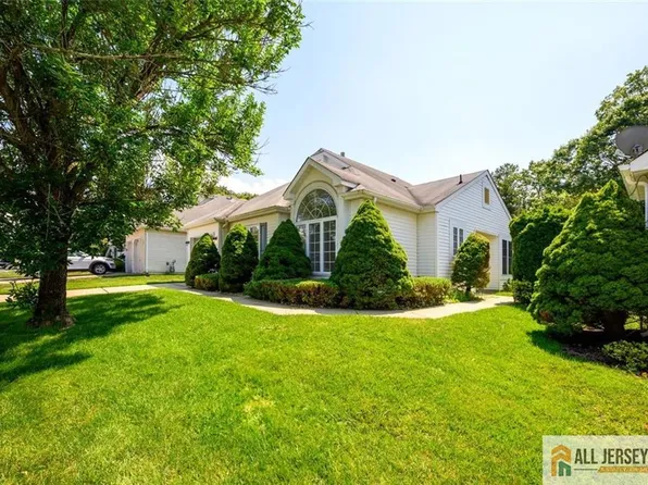 4 Penny Ln, Jackson, NJ 08527