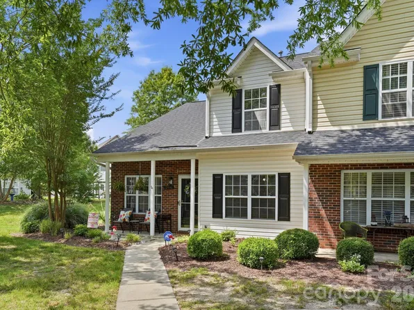12446 Hennigan Place Ln, Charlotte, NC 28214