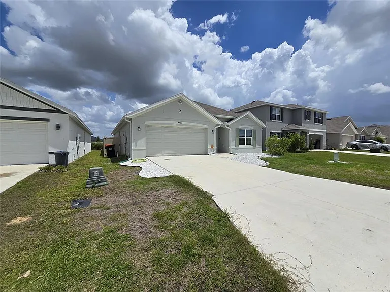4703 SW 85th Pl — Photo 2