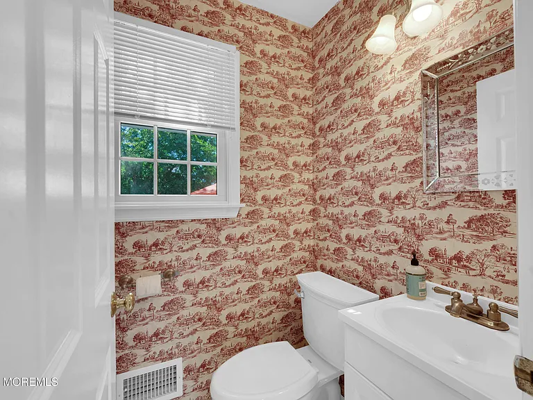 402 Morgan Pkwy — Photo 18