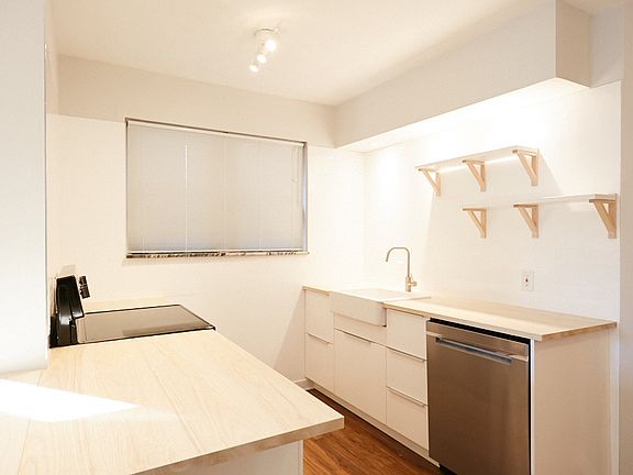 3rd image of 909 Concordia Ln APT 1S