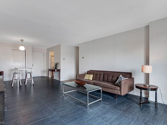 4th image of 18 Prospect Street- 5b #B