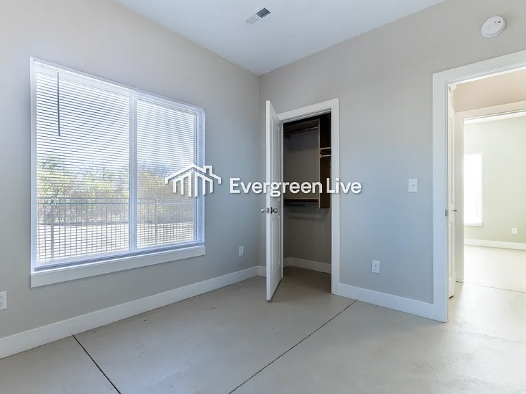 223 E Northern Ct — Photo 18